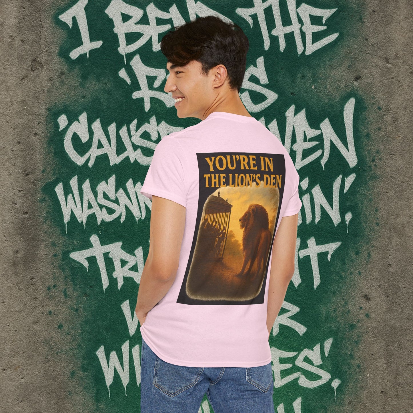 (Heavy Tee) Never Bow Co “You’re in the Lion’s Den” Graphic Streetwear Tee | Step into the Lion’s Den. Fearless statement piece built for warriors who refuse silence. Heavy cotton, bold graphic, courtroom grit. Wear strength, fight truth, and Never Bow.