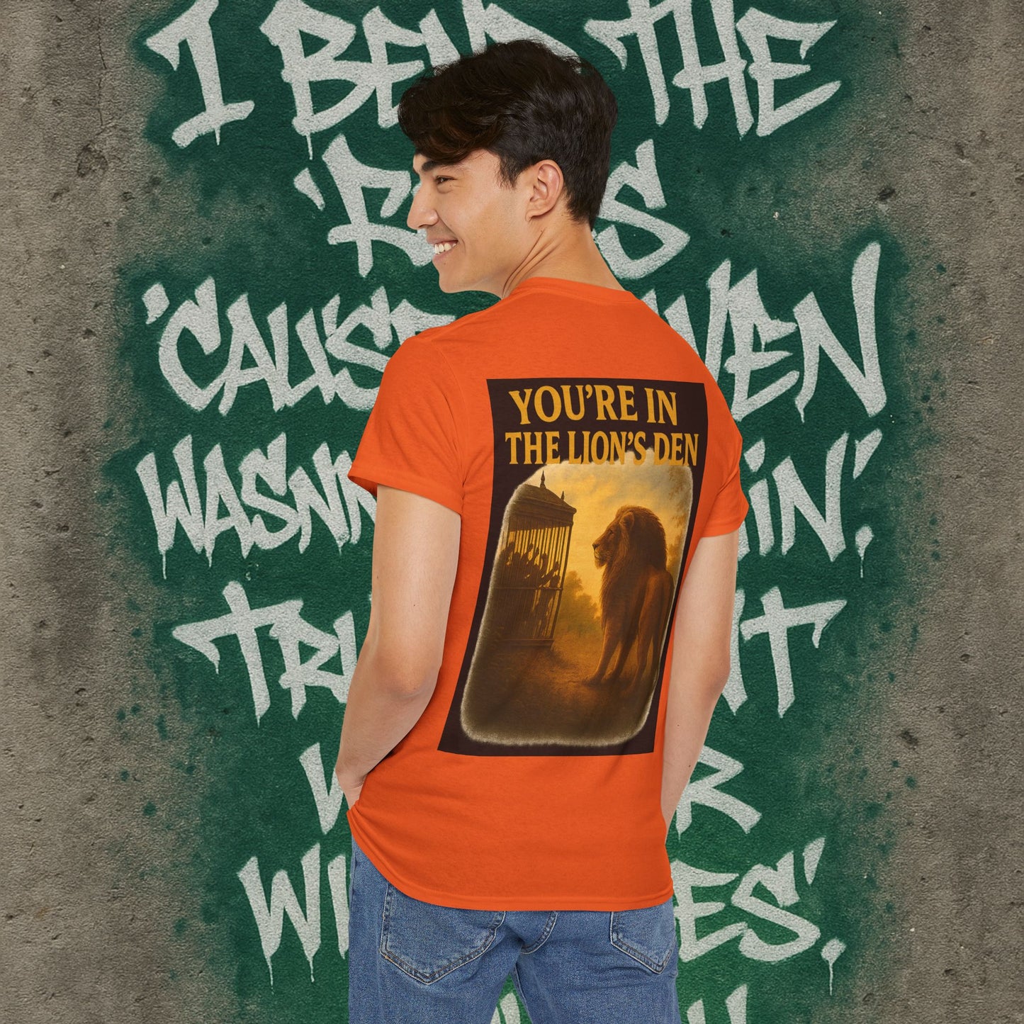 (Heavy Tee) Never Bow Co “You’re in the Lion’s Den” Graphic Streetwear Tee | Step into the Lion’s Den. Fearless statement piece built for warriors who refuse silence. Heavy cotton, bold graphic, courtroom grit. Wear strength, fight truth, and Never Bow.