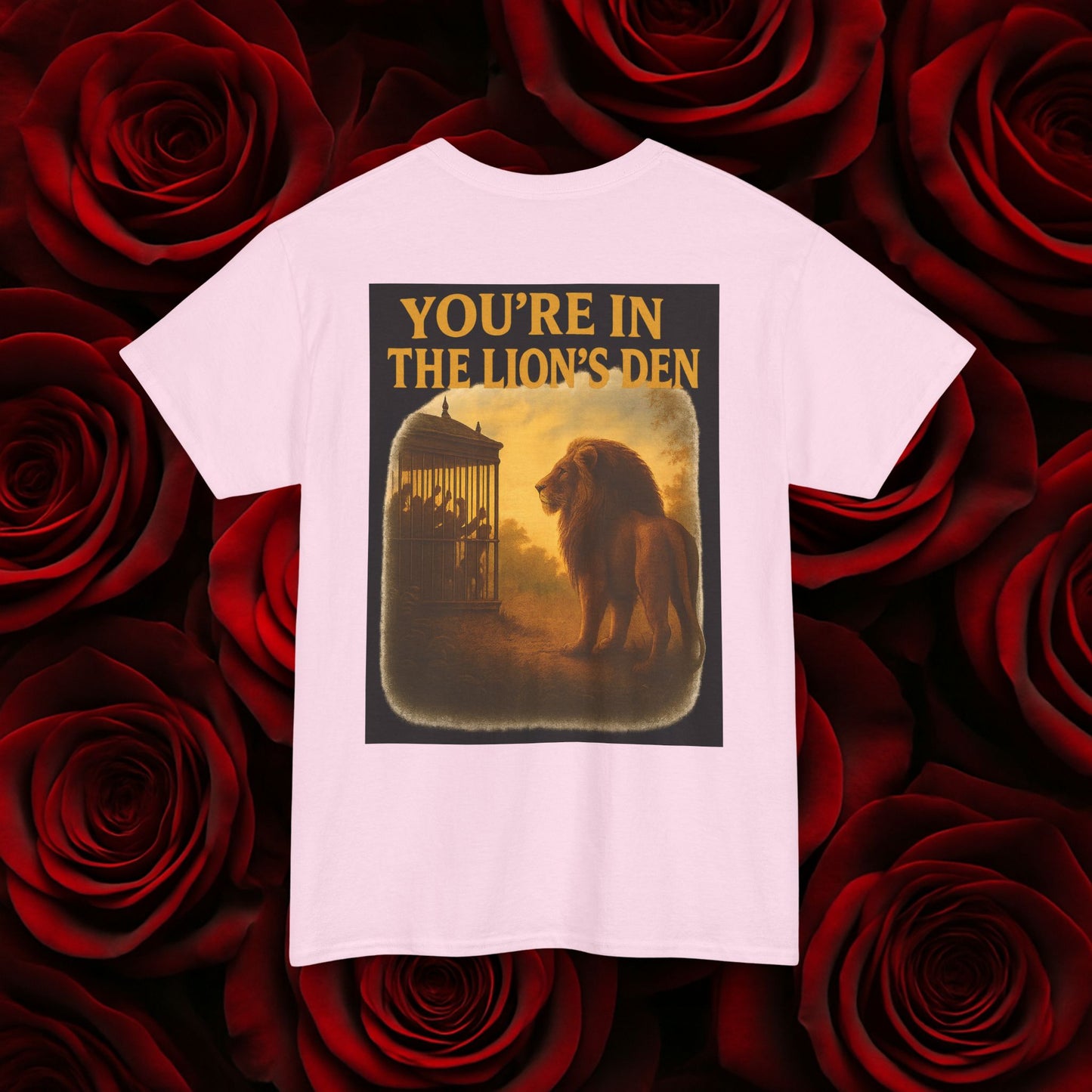 (Heavy Tee) Never Bow Co “You’re in the Lion’s Den” Graphic Streetwear Tee | Step into the Lion’s Den. Fearless statement piece built for warriors who refuse silence. Heavy cotton, bold graphic, courtroom grit. Wear strength, fight truth, and Never Bow.