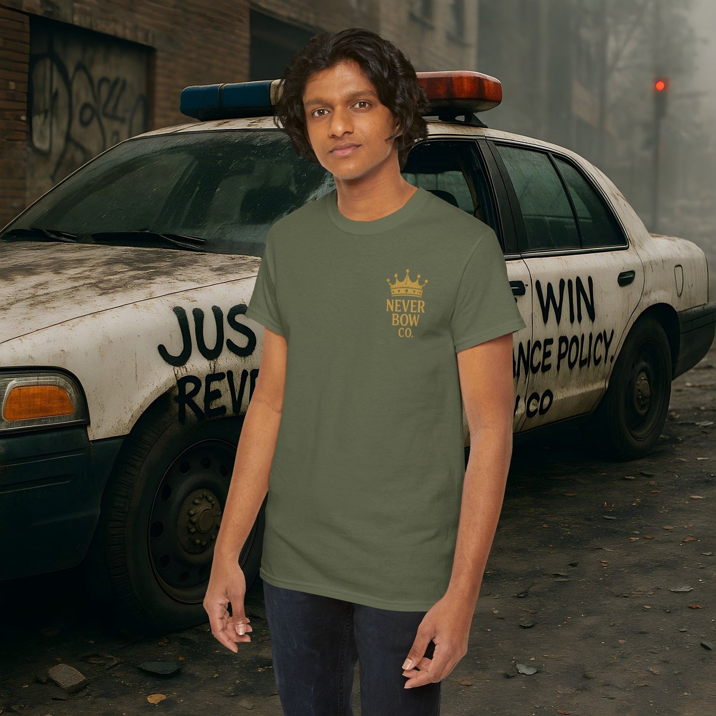 (Heavy Tee) Never Bow Co “Justice Will Be Heard” | Justice has a voice, and it roars from your back. Heavy cotton, bold print — a rebel’s declaration that truth echoes louder than lies. Wear it. Make them listen.