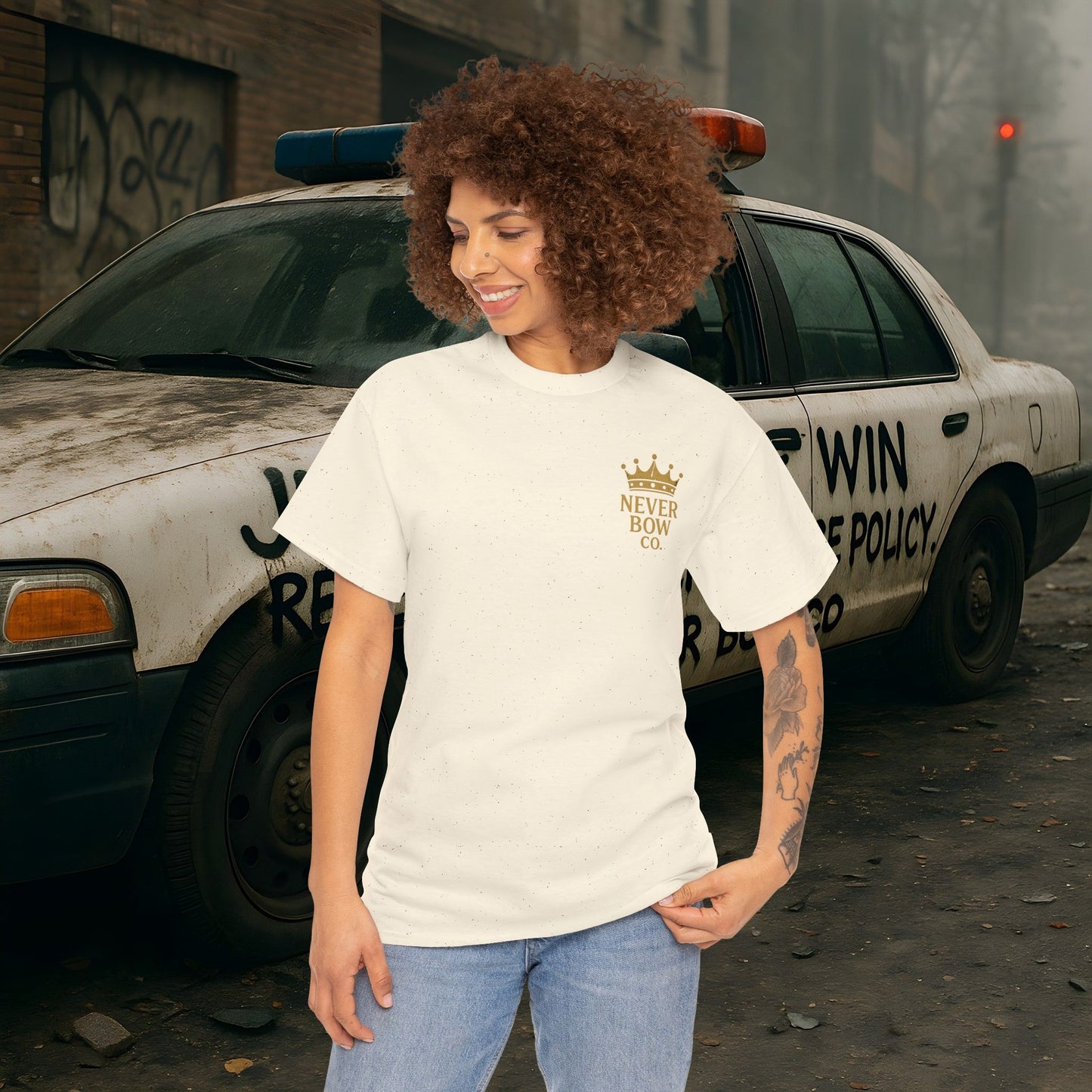 (Heavy Tee) Never Bow Co “Justice Will Be Heard” | Justice has a voice, and it roars from your back. Heavy cotton, bold print — a rebel’s declaration that truth echoes louder than lies. Wear it. Make them listen.