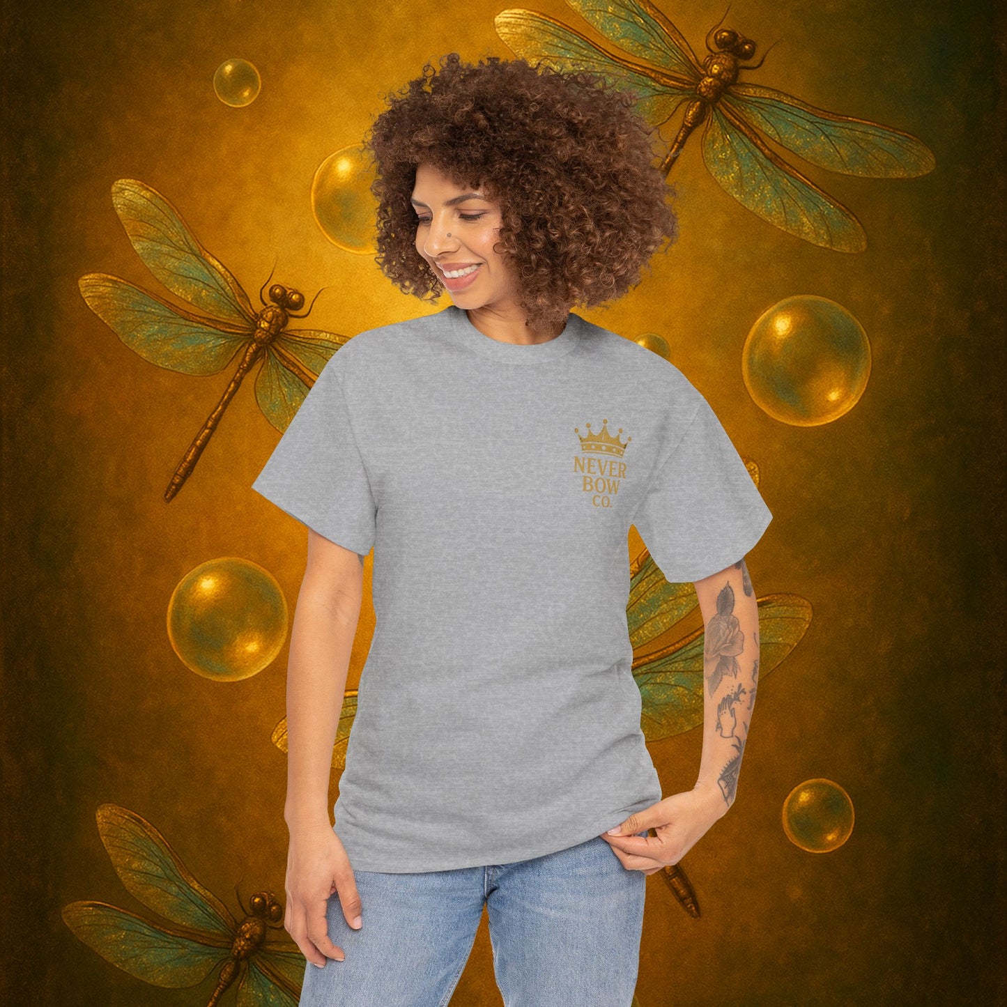 (Heavy Tee) Never Bow Co “You’re in the Lion’s Den” Graphic Streetwear Tee | Step into the Lion’s Den. Fearless statement piece built for warriors who refuse silence. Heavy cotton, bold graphic, courtroom grit. Wear strength, fight truth, and Never Bow.