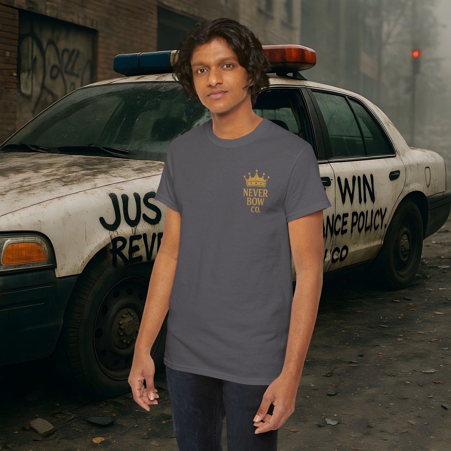 (Heavy Tee) Never Bow Co “Justice Will Be Heard” | Justice has a voice, and it roars from your back. Heavy cotton, bold print — a rebel’s declaration that truth echoes louder than lies. Wear it. Make them listen.