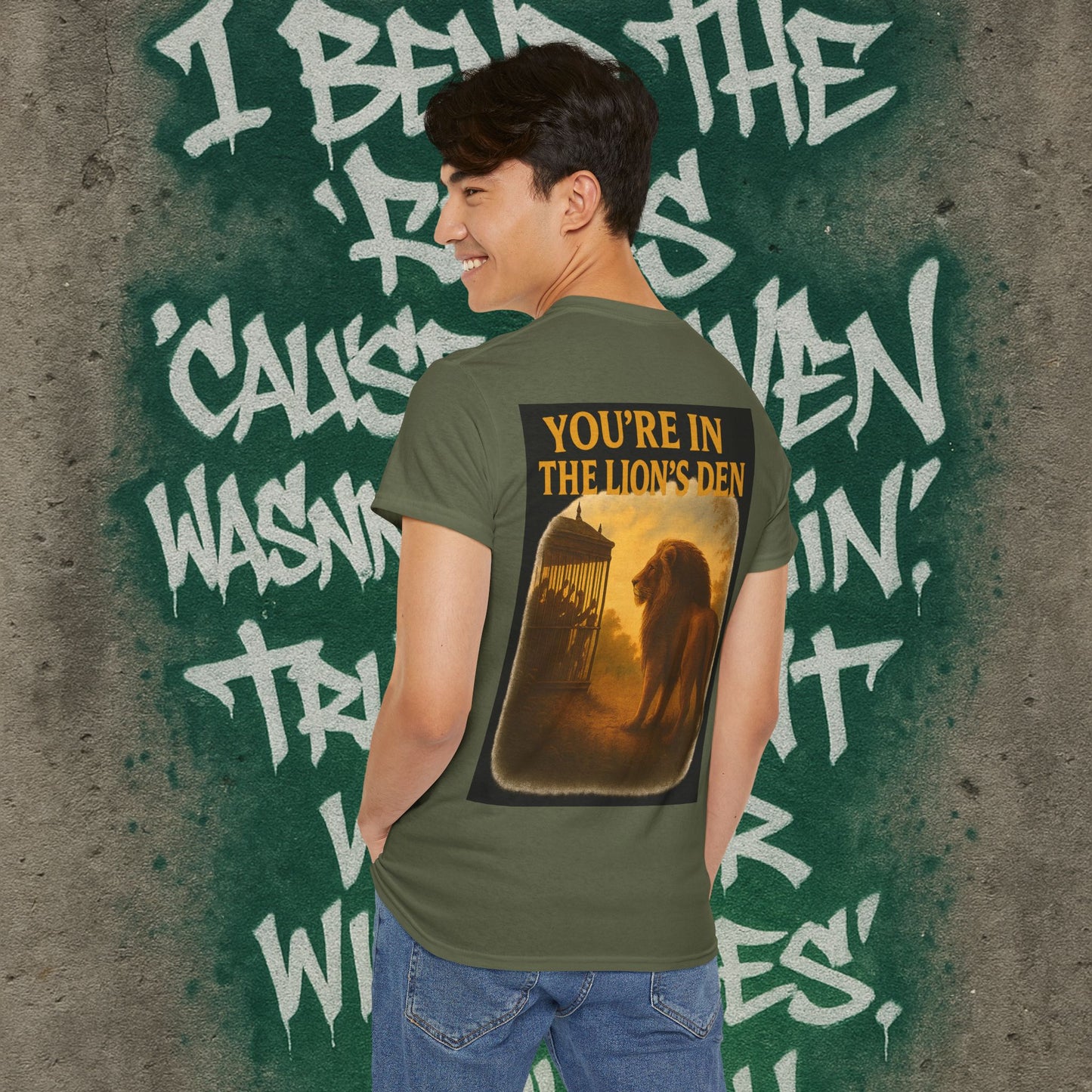 (Heavy Tee) Never Bow Co “You’re in the Lion’s Den” Graphic Streetwear Tee | Step into the Lion’s Den. Fearless statement piece built for warriors who refuse silence. Heavy cotton, bold graphic, courtroom grit. Wear strength, fight truth, and Never Bow.