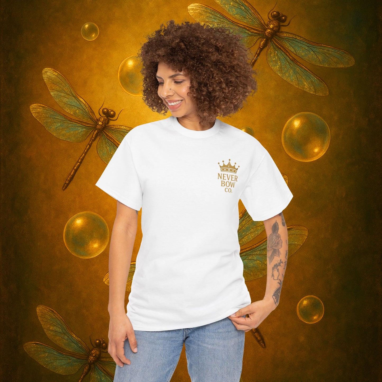 (Heavy Tee) Never Bow Co “You’re in the Lion’s Den” Graphic Streetwear Tee | Step into the Lion’s Den. Fearless statement piece built for warriors who refuse silence. Heavy cotton, bold graphic, courtroom grit. Wear strength, fight truth, and Never Bow.