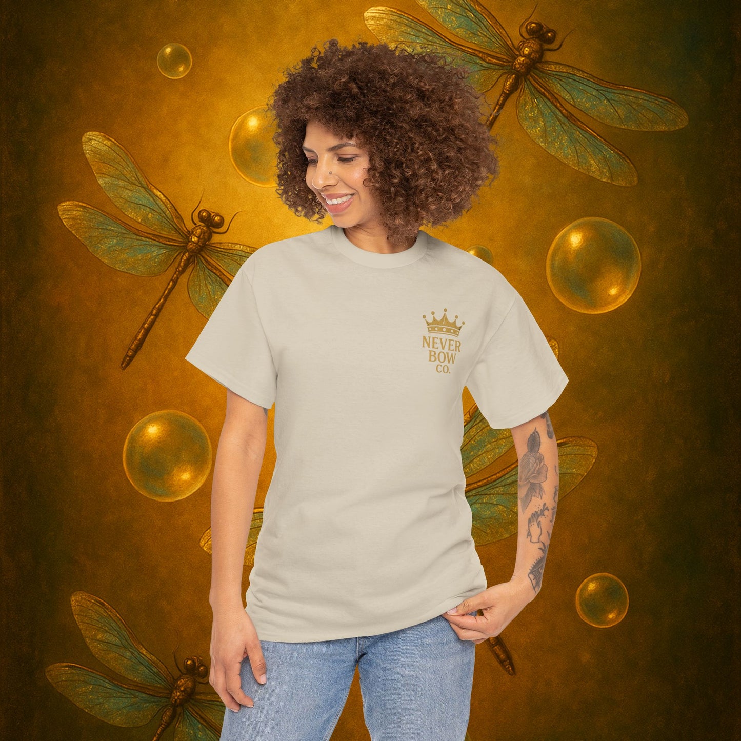 (Heavy Tee) Never Bow Co “You’re in the Lion’s Den” Graphic Streetwear Tee | Step into the Lion’s Den. Fearless statement piece built for warriors who refuse silence. Heavy cotton, bold graphic, courtroom grit. Wear strength, fight truth, and Never Bow.