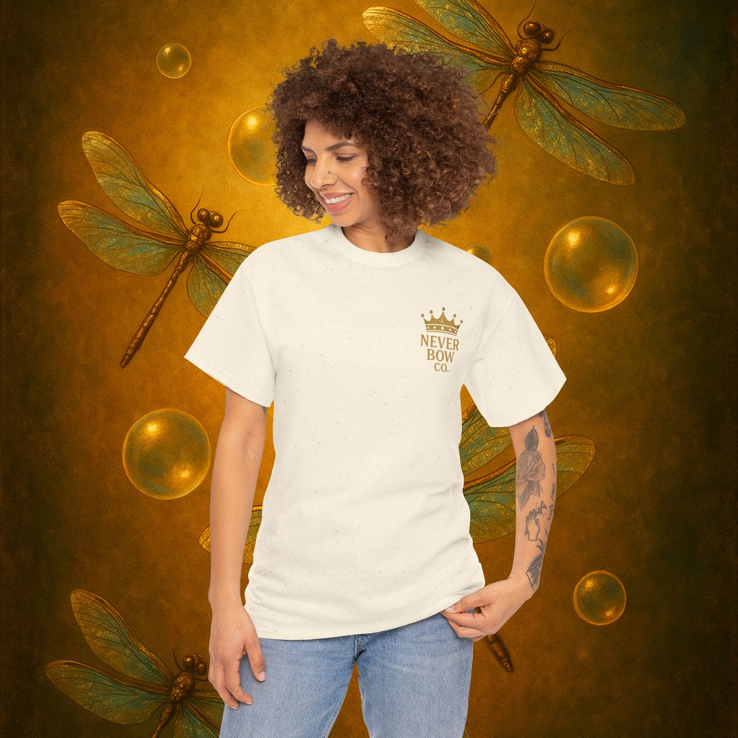 (Heavy Tee) Never Bow Co “You’re in the Lion’s Den” Graphic Streetwear Tee | Step into the Lion’s Den. Fearless statement piece built for warriors who refuse silence. Heavy cotton, bold graphic, courtroom grit. Wear strength, fight truth, and Never Bow.