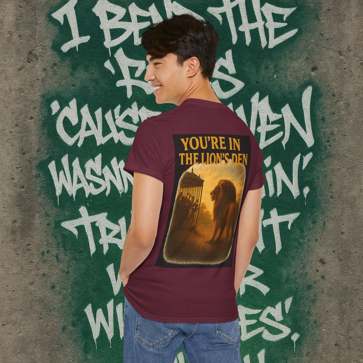 (Heavy Tee) Never Bow Co “You’re in the Lion’s Den” Graphic Streetwear Tee | Step into the Lion’s Den. Fearless statement piece built for warriors who refuse silence. Heavy cotton, bold graphic, courtroom grit. Wear strength, fight truth, and Never Bow.