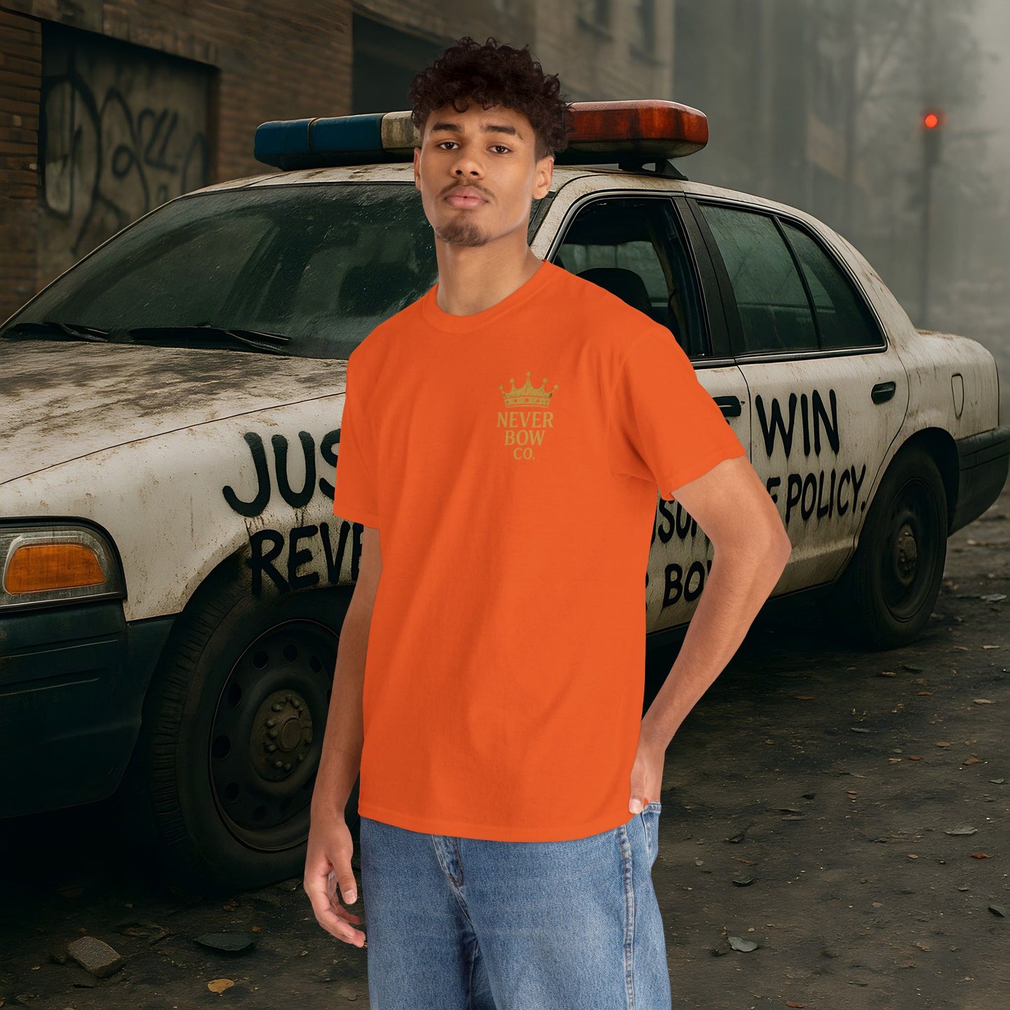 (Heavy Tee) Never Bow Co “Justice Will Be Heard” | Justice has a voice, and it roars from your back. Heavy cotton, bold print — a rebel’s declaration that truth echoes louder than lies. Wear it. Make them listen.