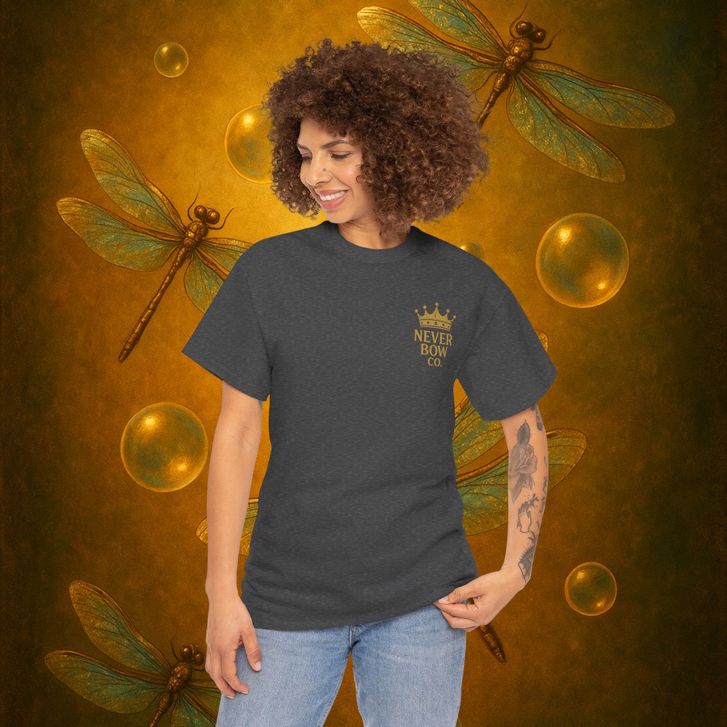 (Heavy Tee) Never Bow Co “You’re in the Lion’s Den” Graphic Streetwear Tee | Step into the Lion’s Den. Fearless statement piece built for warriors who refuse silence. Heavy cotton, bold graphic, courtroom grit. Wear strength, fight truth, and Never Bow.