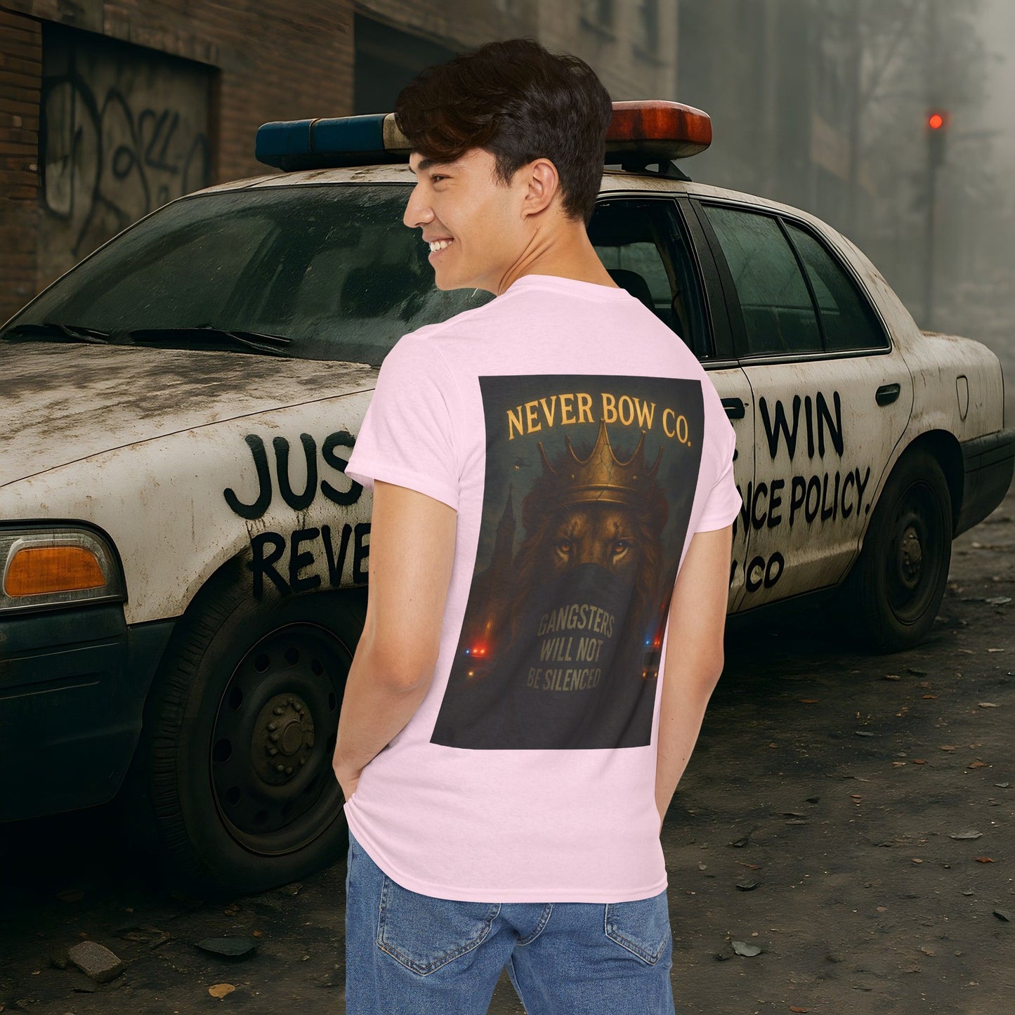 (Heavy Tee) Never Bow Co “Justice Will Be Heard” | Justice has a voice, and it roars from your back. Heavy cotton, bold print — a rebel’s declaration that truth echoes louder than lies. Wear it. Make them listen.