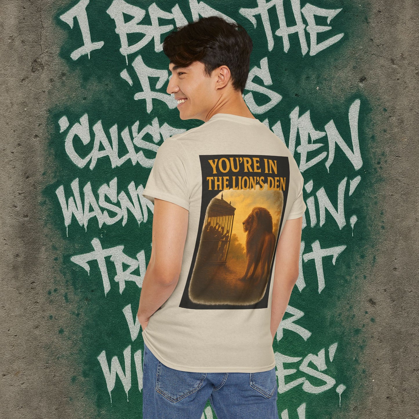 (Heavy Tee) Never Bow Co “You’re in the Lion’s Den” Graphic Streetwear Tee | Step into the Lion’s Den. Fearless statement piece built for warriors who refuse silence. Heavy cotton, bold graphic, courtroom grit. Wear strength, fight truth, and Never Bow.