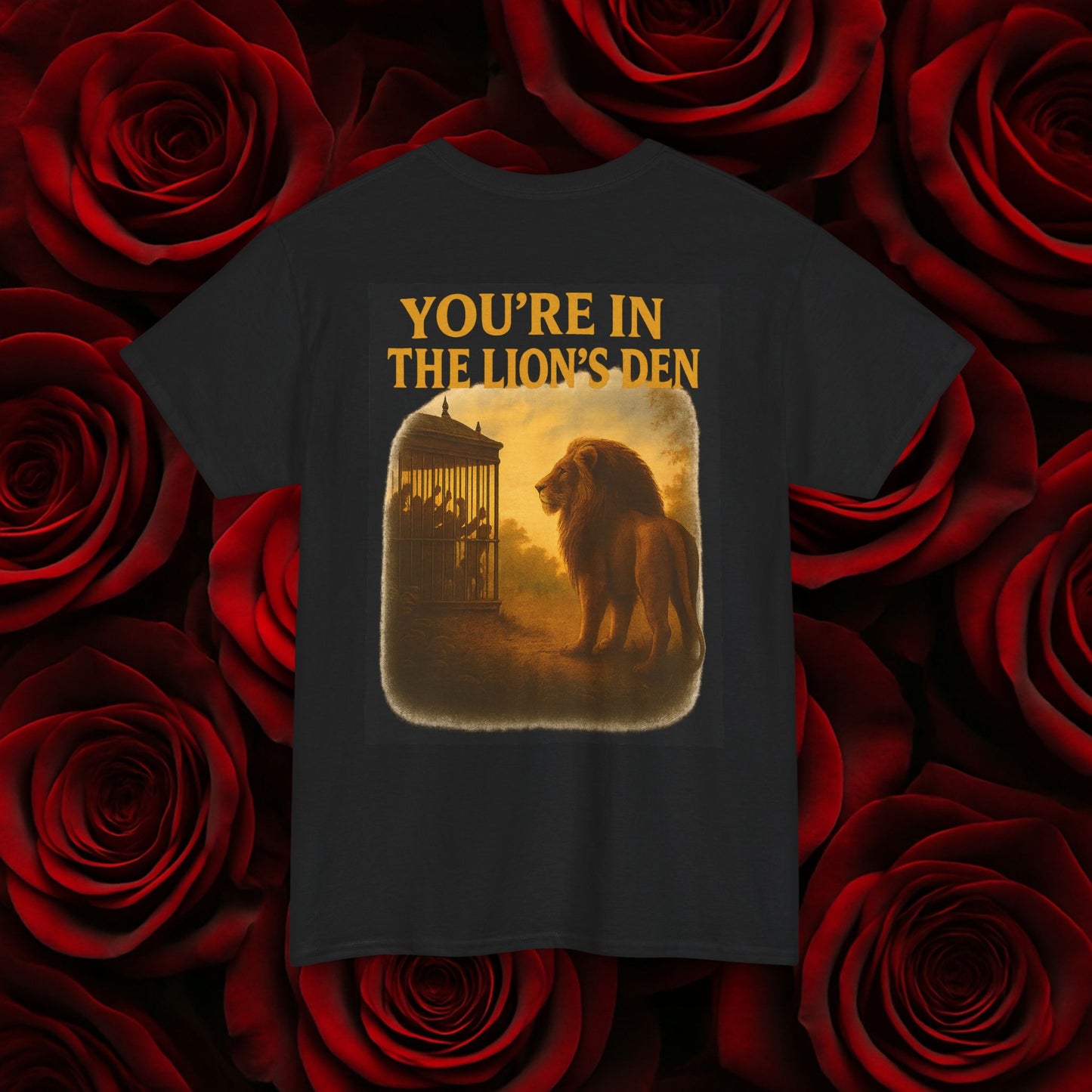 (Heavy Tee) Never Bow Co “You’re in the Lion’s Den” Graphic Streetwear Tee | Step into the Lion’s Den. Fearless statement piece built for warriors who refuse silence. Heavy cotton, bold graphic, courtroom grit. Wear strength, fight truth, and Never Bow.