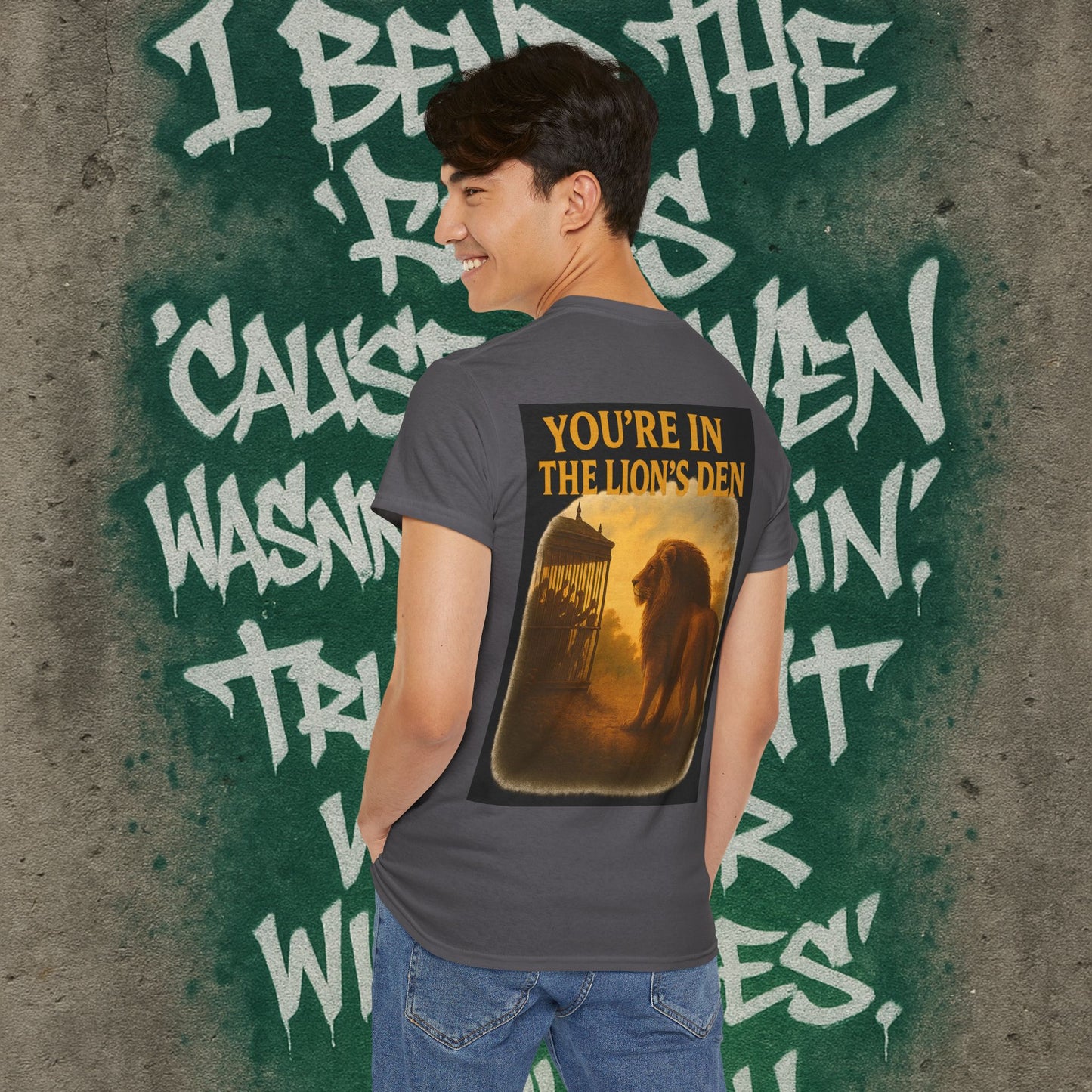 (Heavy Tee) Never Bow Co “You’re in the Lion’s Den” Graphic Streetwear Tee | Step into the Lion’s Den. Fearless statement piece built for warriors who refuse silence. Heavy cotton, bold graphic, courtroom grit. Wear strength, fight truth, and Never Bow.