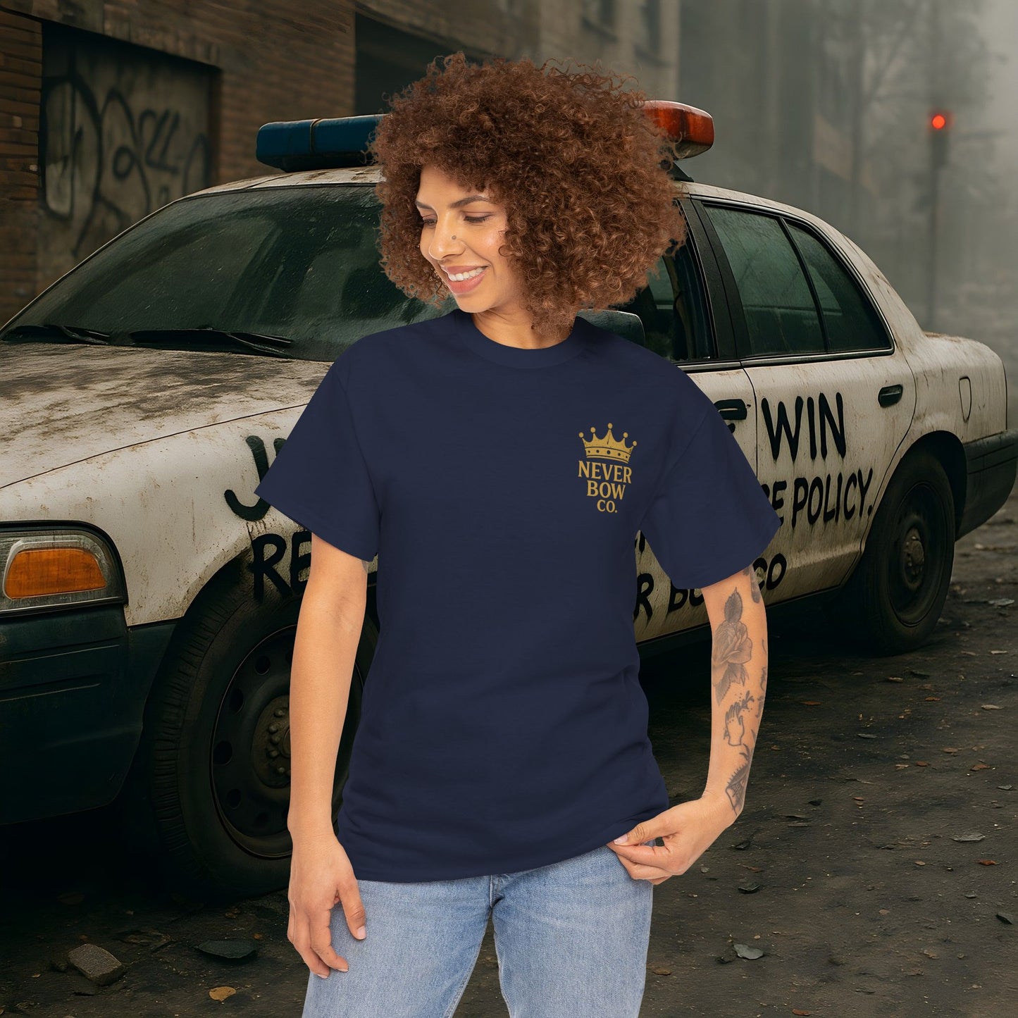 (Heavy Tee) Never Bow Co “Justice Will Be Heard” | Justice has a voice, and it roars from your back. Heavy cotton, bold print — a rebel’s declaration that truth echoes louder than lies. Wear it. Make them listen.